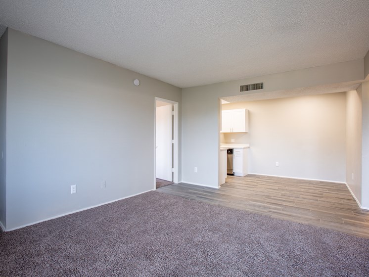 Apartment rental with new carpets in Tucson, AZ at The Vintage Apartments